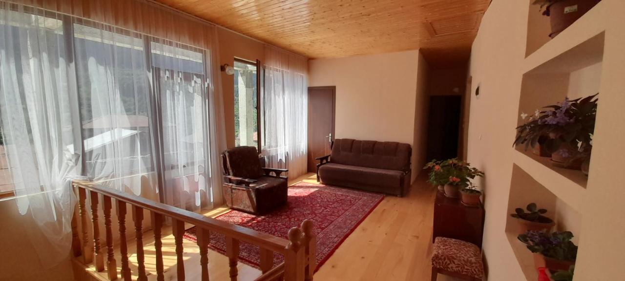 Guest House Lekhtagi Μέστια Εξωτερικό φωτογραφία